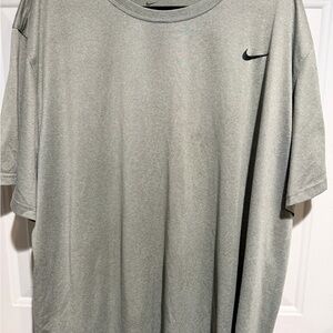 Nike Men's Gray Short Sleeve Tee